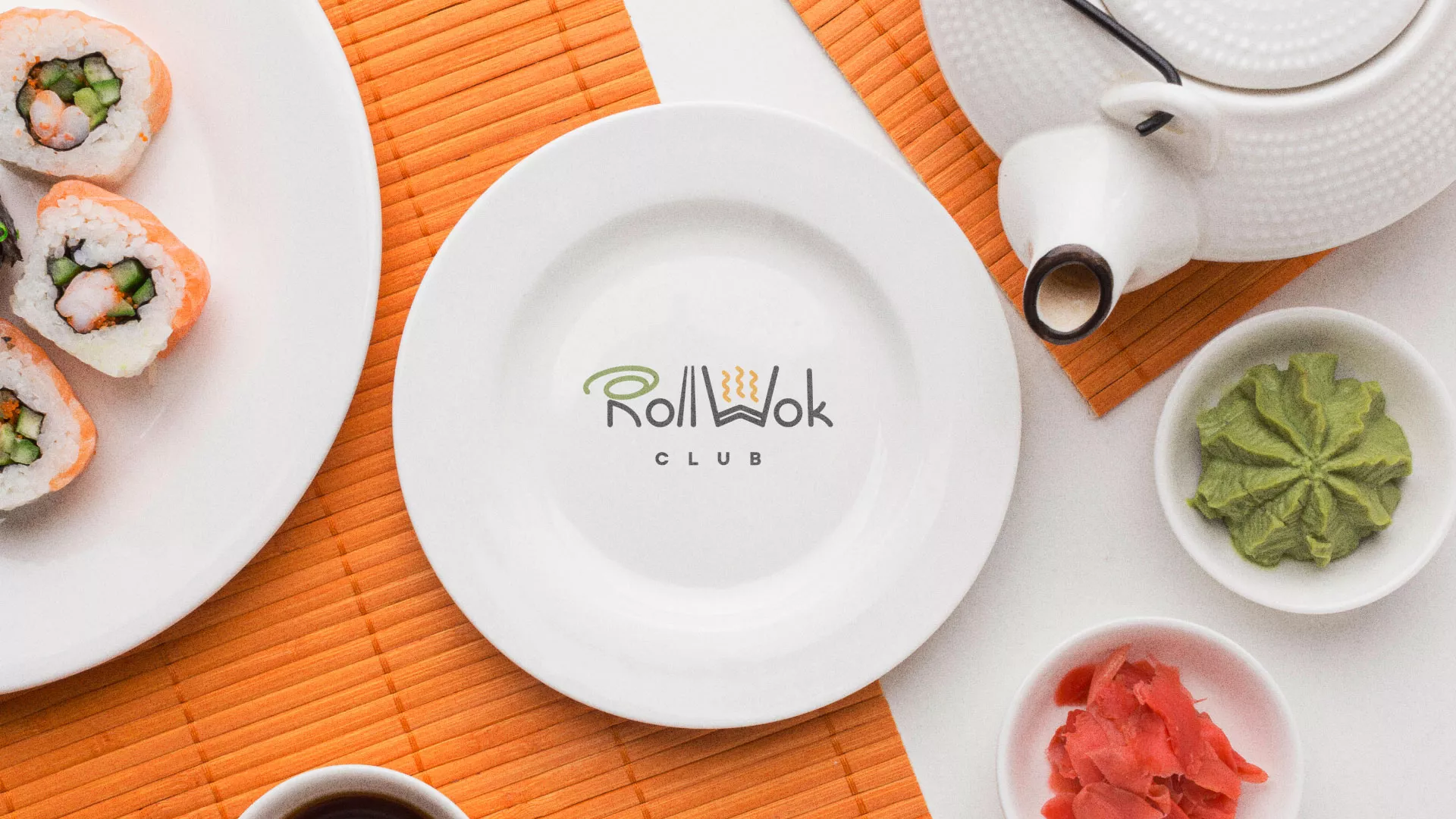 Разработка логотипа и фирменного стиля суши-бара «Roll Wok Club» в Курильске